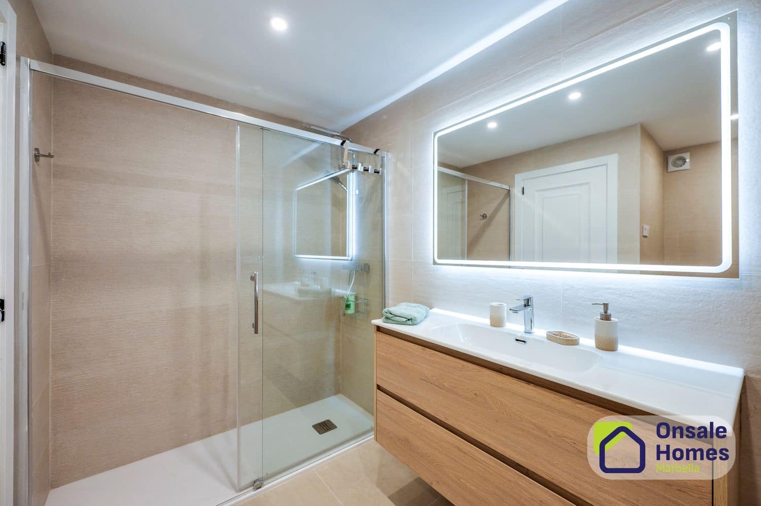 2 quarto Apartamento para arrendar em Marbella com garagem - 2 400 € (Ref: 10031423)