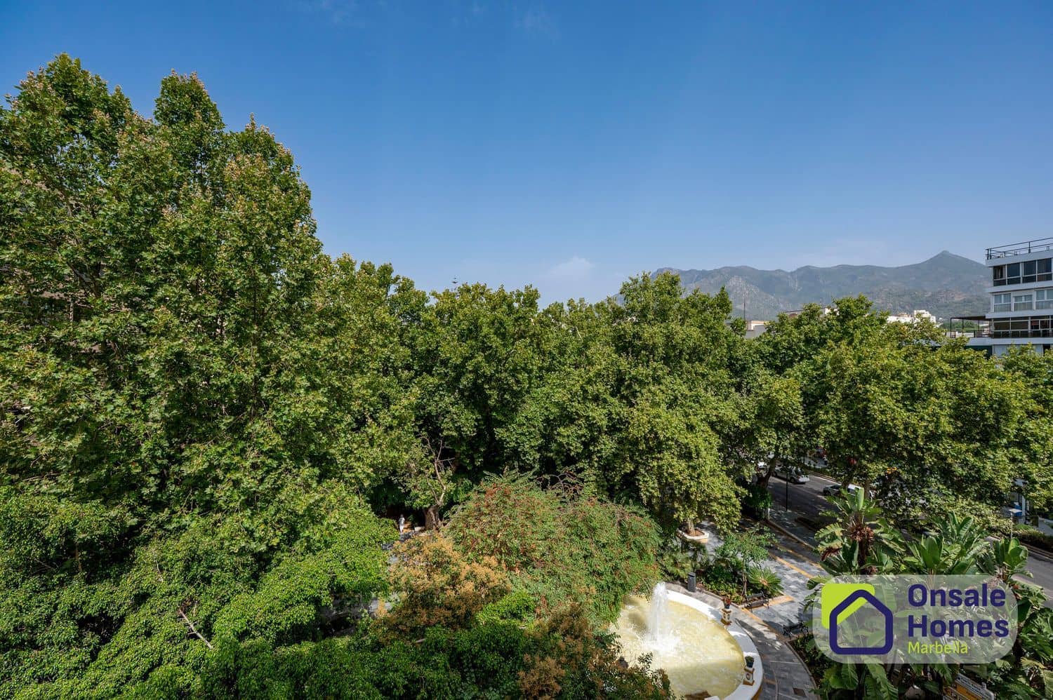 2 quarto Apartamento para arrendar em Marbella com garagem - 2 400 € (Ref: 10031423)