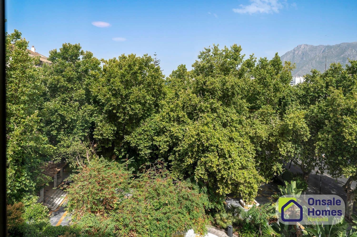2 quarto Apartamento para arrendar em Marbella com garagem - 2 400 € (Ref: 10031423)