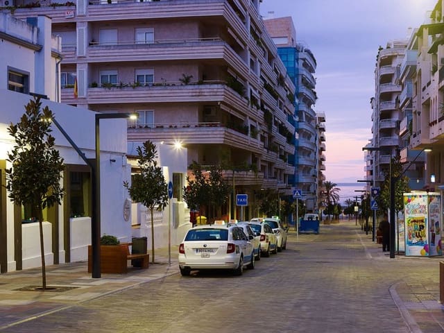 Erhverv til leje i Playa Bajadilla - Puertos, Marbella - € 3.500 (Ref: 10031424)