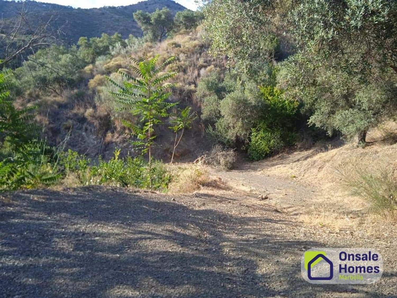 Ubebygd land til salgs i Malaga by - € 850 000 (Ref: 10040248)