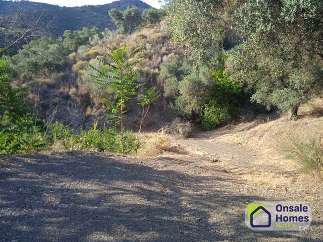 Teren niezagospodarowany na sprzedaż w Dsmo Dm Este, Miasto Málaga - 850 000 € (Ref: 10040248)