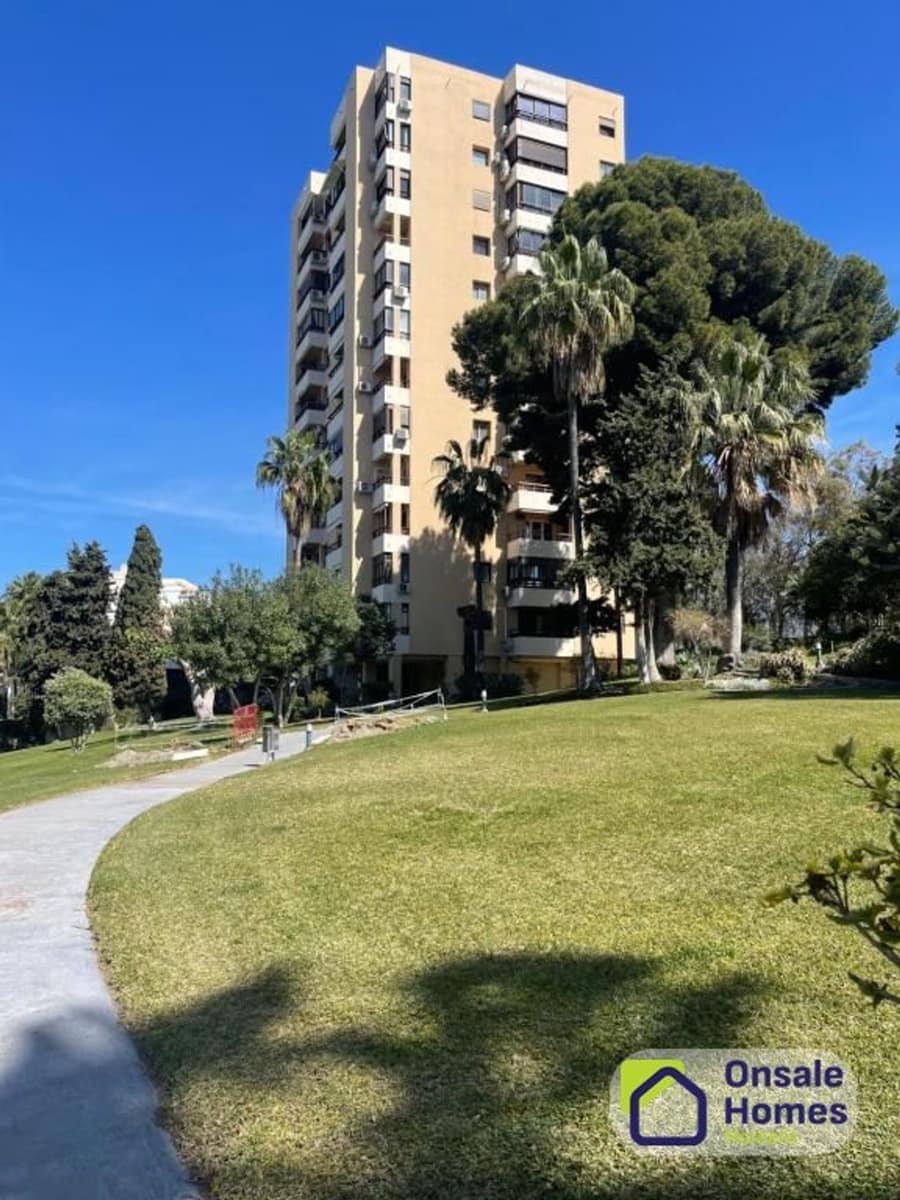 2 Zimmer Apartment zu verkaufen in Aloha Golf mit Pool Garage - 450.000 € (Ref: 10040249)