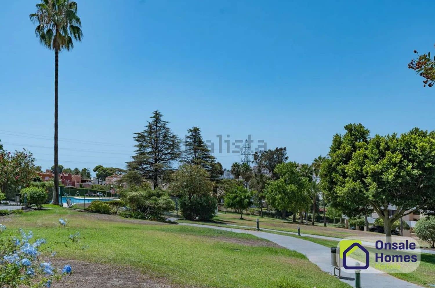 2 Zimmer Apartment zu verkaufen in Aloha Golf mit Pool Garage - 450.000 € (Ref: 10040249)