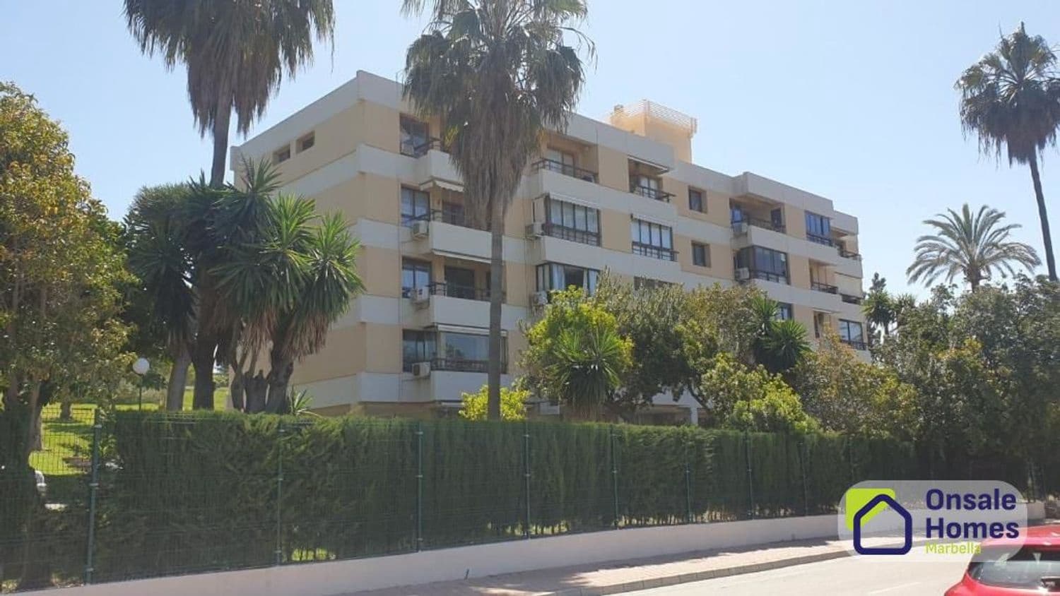 2 Zimmer Apartment zu verkaufen in Aloha Golf mit Pool Garage - 450.000 € (Ref: 10040249)