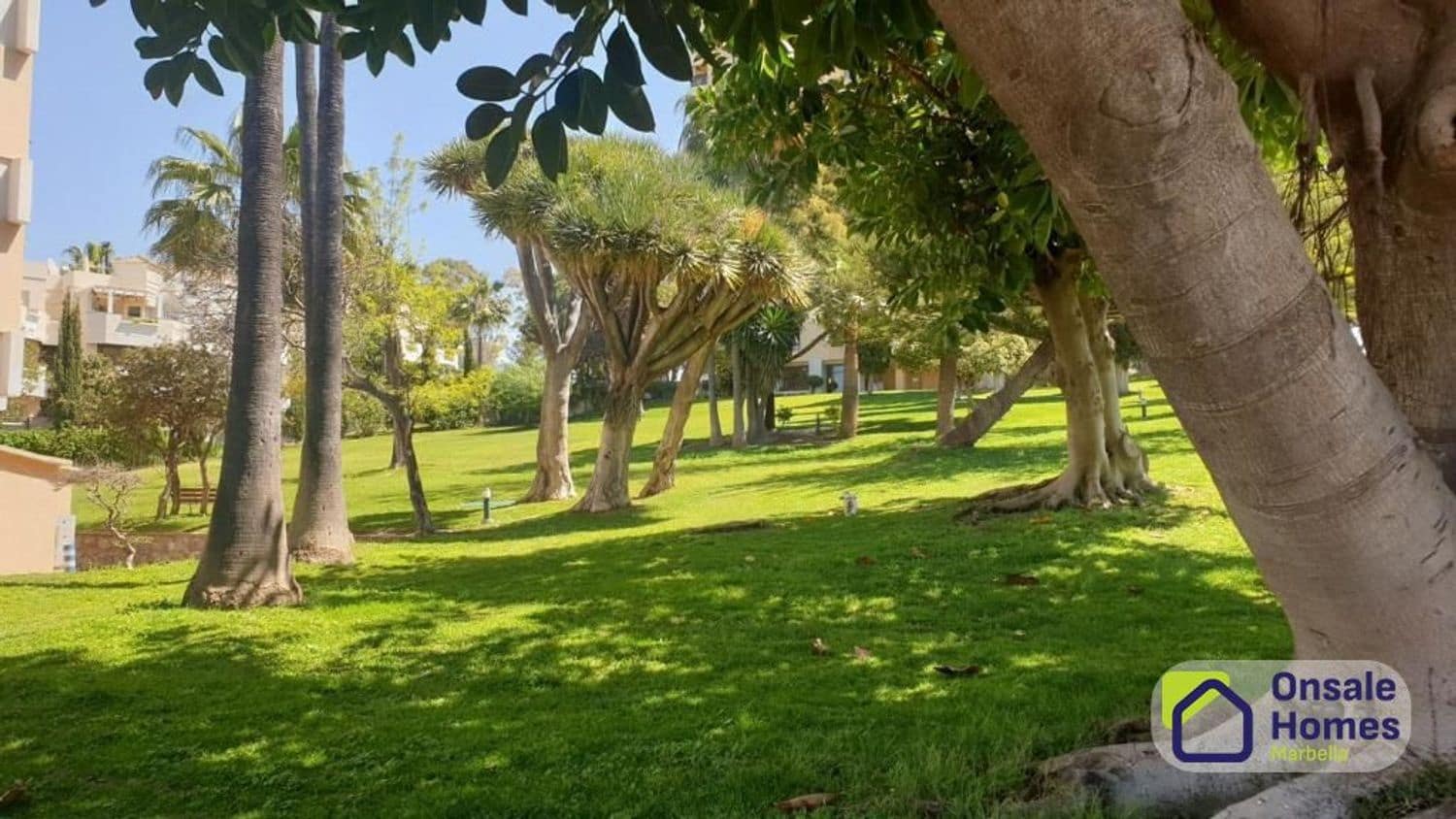 2 Zimmer Apartment zu verkaufen in Aloha Golf mit Pool Garage - 450.000 € (Ref: 10040249)