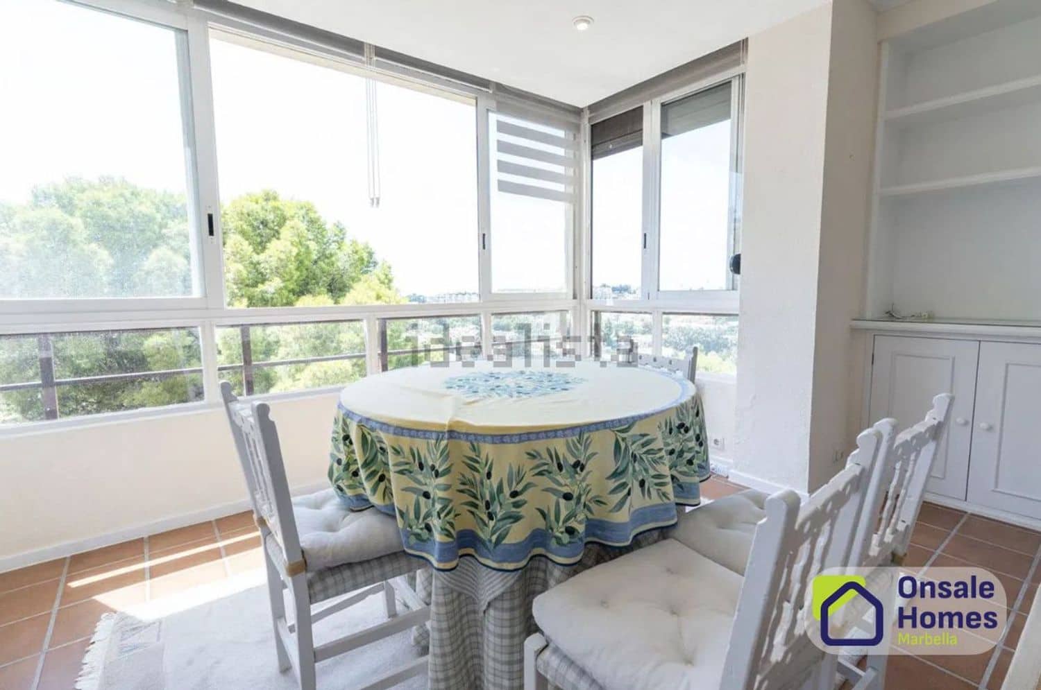 2 Zimmer Apartment zu verkaufen in Aloha Golf mit Pool Garage - 450.000 € (Ref: 10040249)
