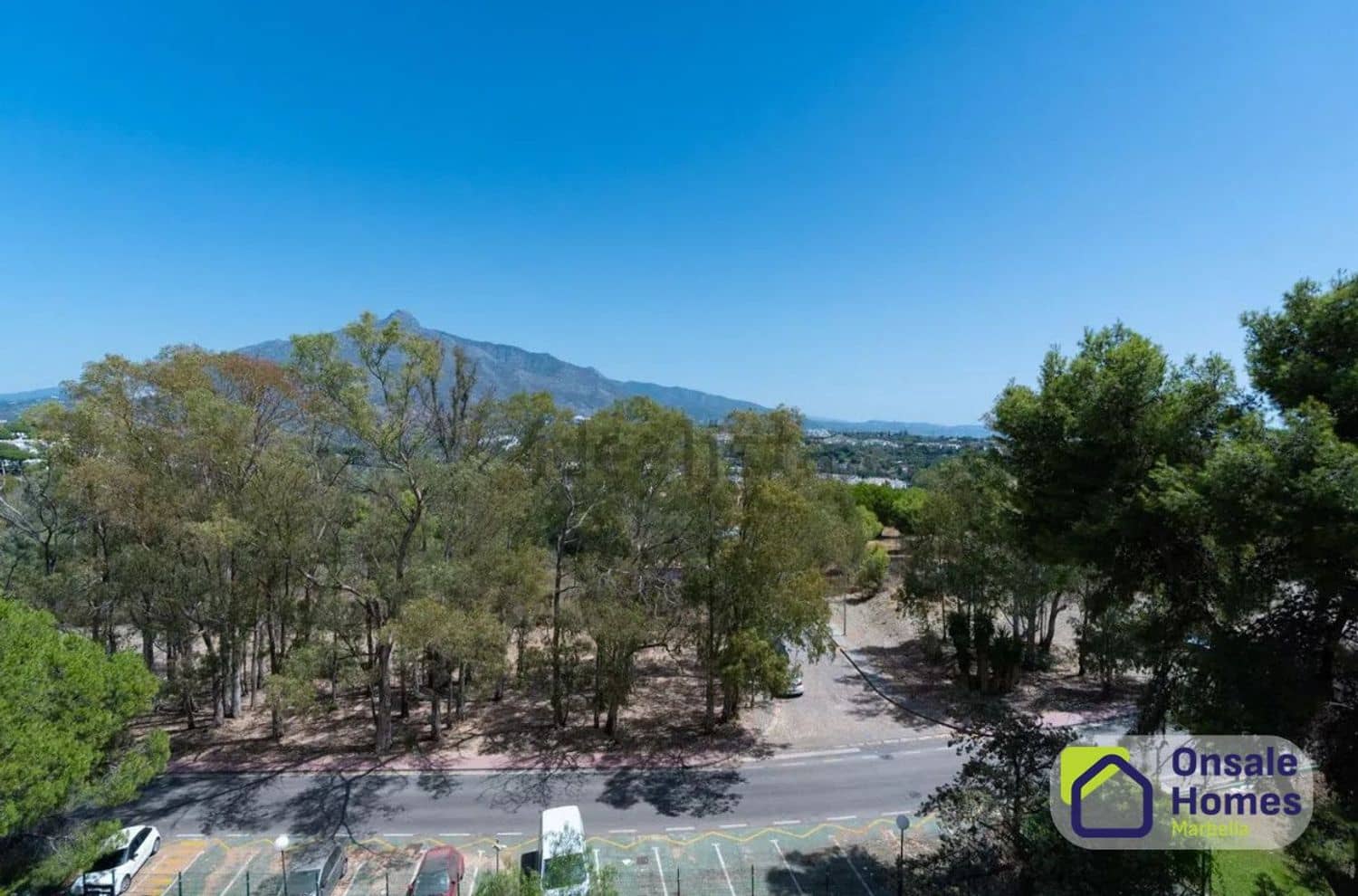 2 Zimmer Apartment zu verkaufen in Aloha Golf mit Pool Garage - 450.000 € (Ref: 10040249)