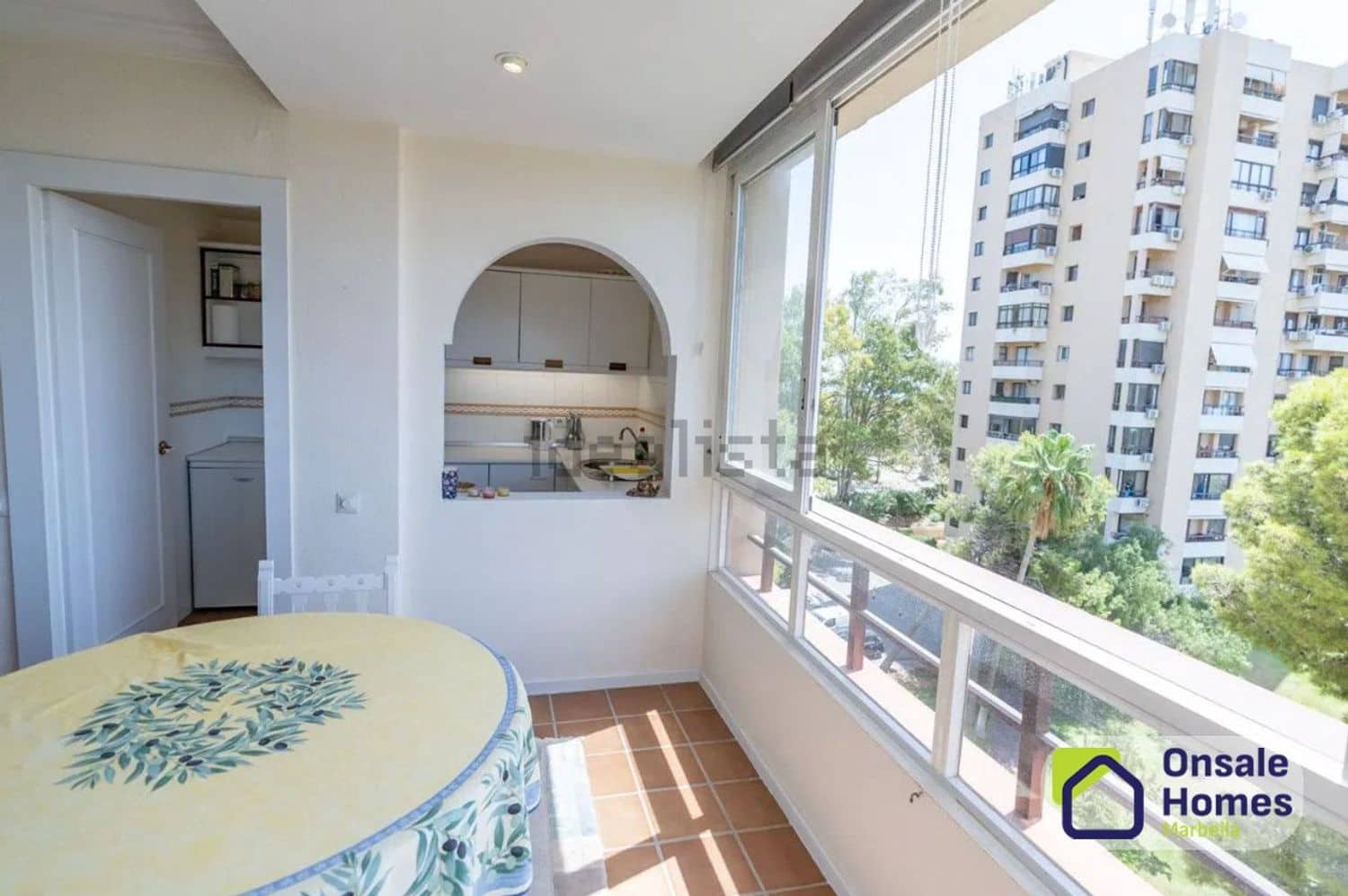 2 Zimmer Apartment zu verkaufen in Aloha Golf mit Pool Garage - 450.000 € (Ref: 10040249)