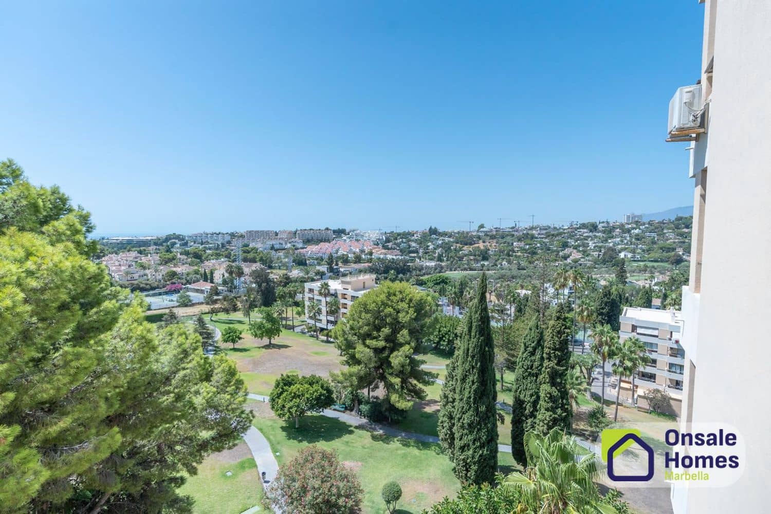 2 sypialnia Apartament na sprzedaż w Aloha Golf z basenem garażem - 420 000 € (Ref: 10040249)