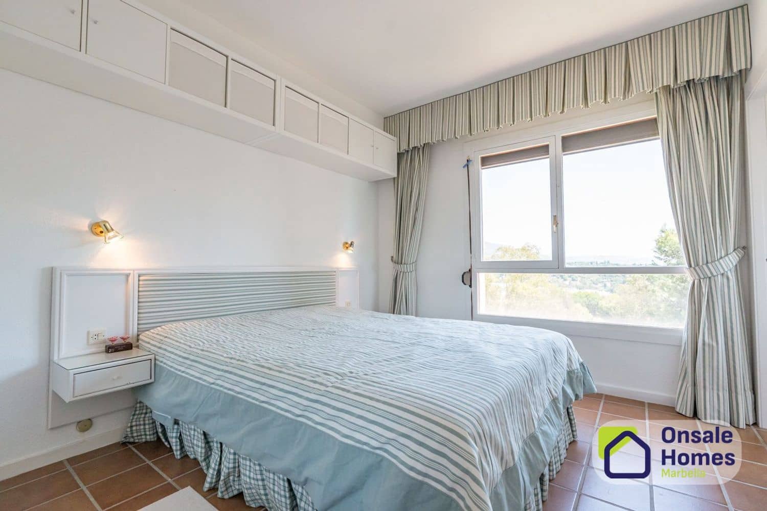 2 sypialnia Apartament na sprzedaż w Aloha Golf z basenem garażem - 420 000 € (Ref: 10040249)