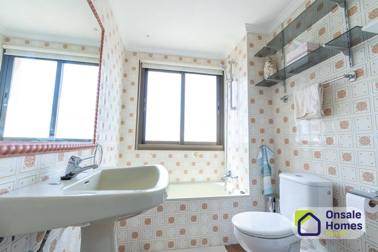 2 sypialnia Apartament na sprzedaż w Aloha Golf z basenem garażem - 420 000 € (Ref: 10040249)