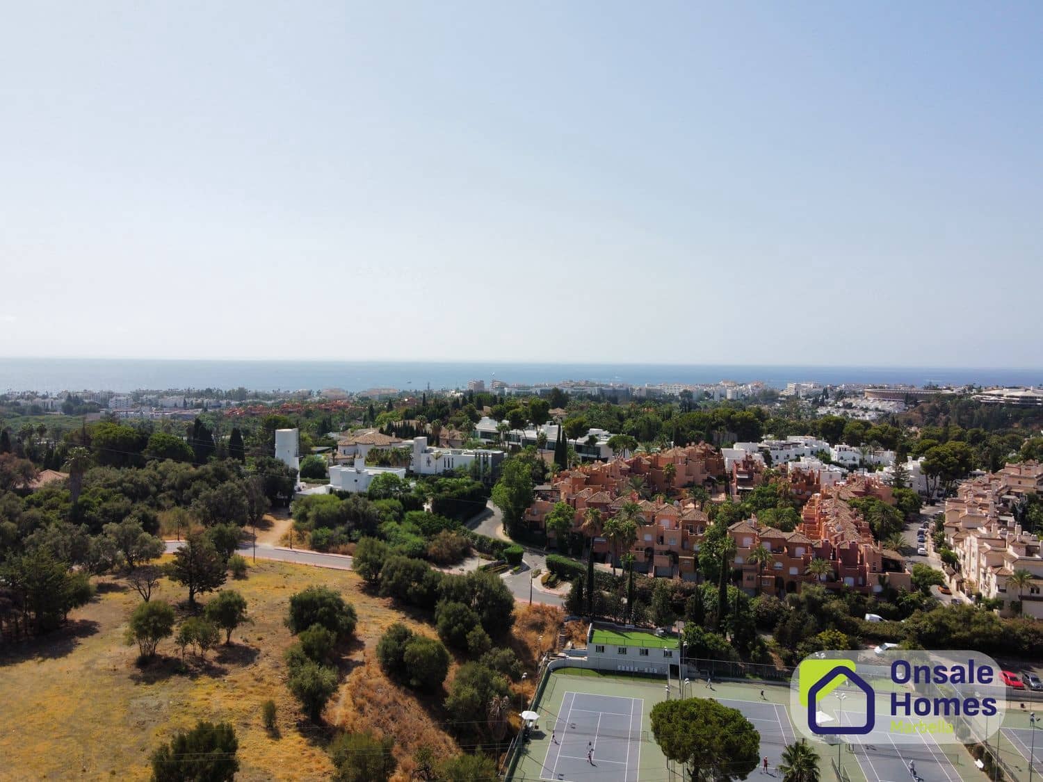 2 sypialnia Apartament na sprzedaż w Aloha Golf z basenem garażem - 420 000 € (Ref: 10040249)