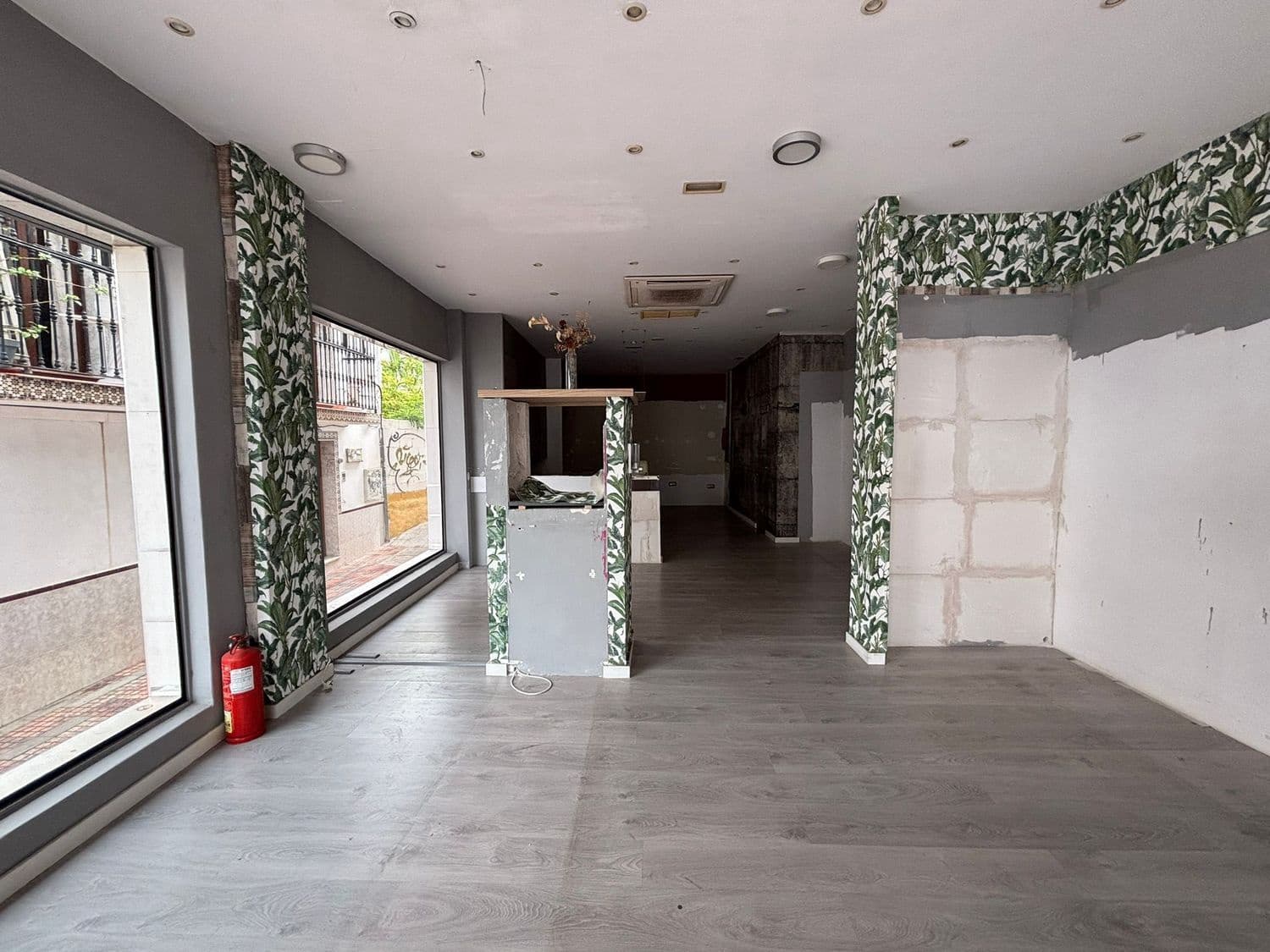 Comercial para arrendar em Marbella - 2 300 € (Ref: 10048691)