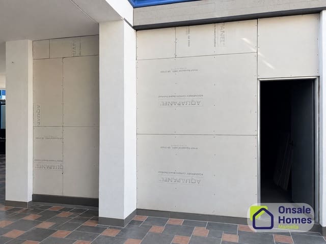 Commercieel te huur in Playa Bajadilla - Puertos, Marbella - € 2.300 (Ref: 10048692)