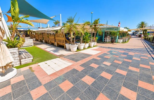 Kaupallinen myytävänä paikassa Playa Bajadilla - Puertos, Marbella - 170 000 € (Ref: 10048693)