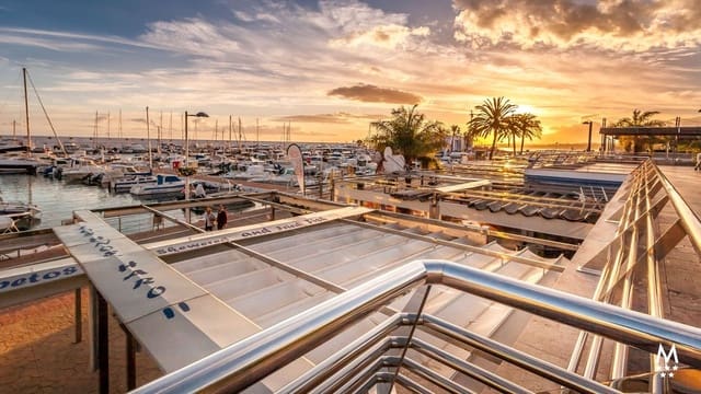 Kaupallinen myytävänä paikassa Playa Bajadilla - Puertos, Marbella - 170 000 € (Ref: 10048693)