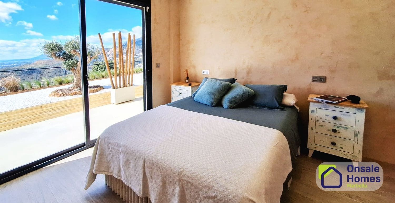 Chalet de 2 habitaciones en Marbella en venta con piscina garaje - 749.000 € (Ref: 10080265)