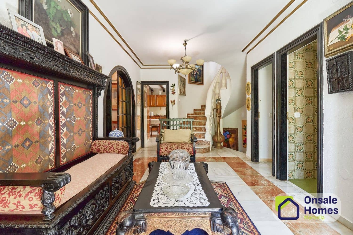 8 bedroom Villa for sale in Marbella with pool garage - € 2,120,000 (Ref: 10093976)