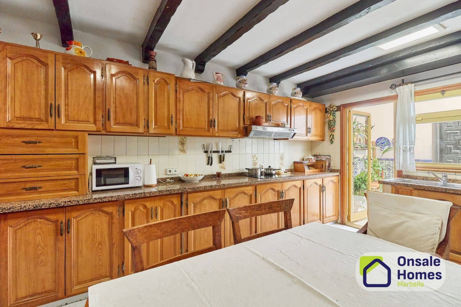 8 bedroom Villa for sale in Marbella with pool garage - € 2,120,000 (Ref: 10093976)