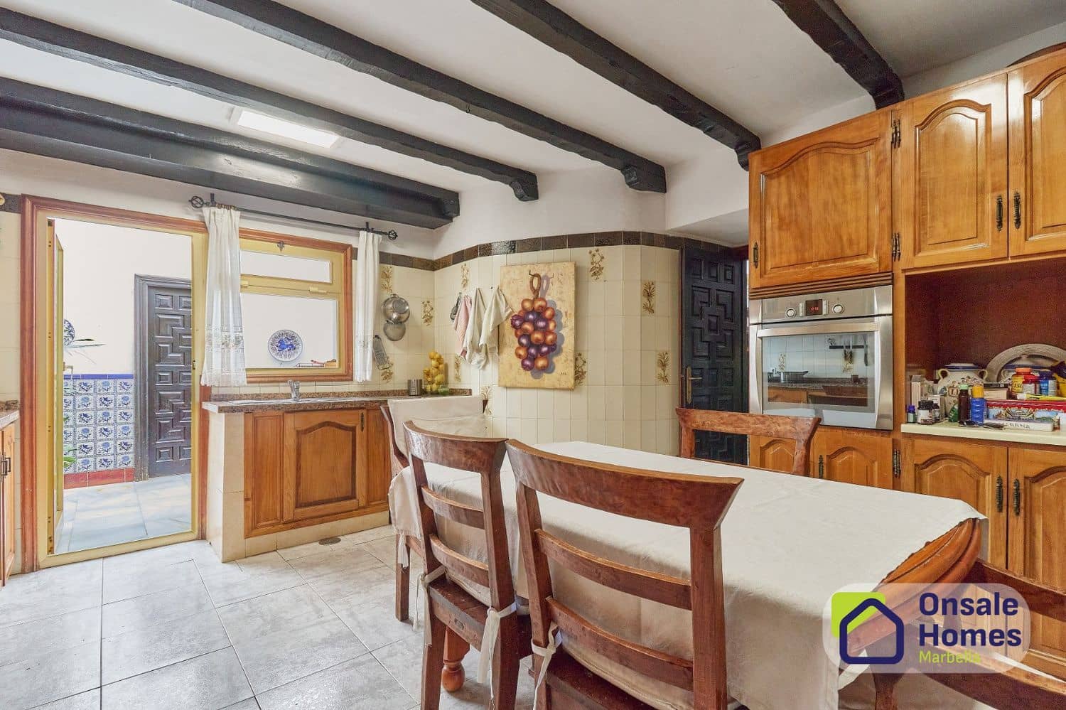 8 bedroom Villa for sale in Marbella with pool garage - € 2,120,000 (Ref: 10093976)