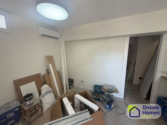 Comercial para venda em Divina Pastora, Marbella - 180 000 € (Ref: 10108660)