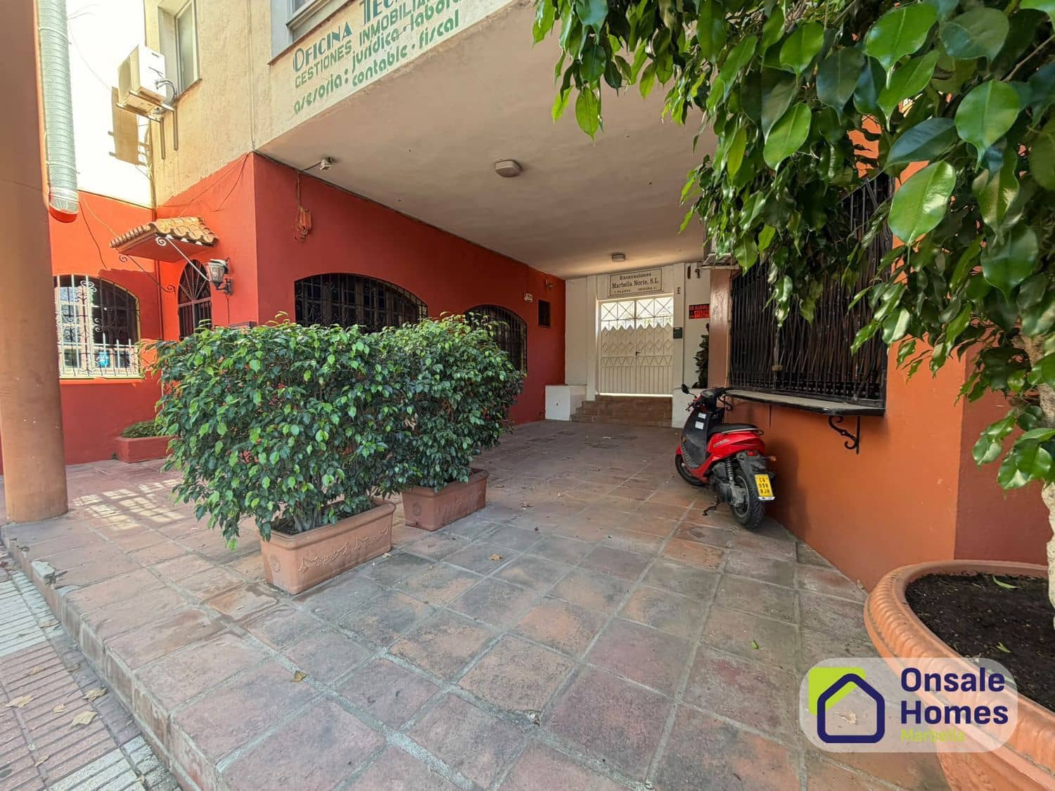 Kommersiell til salgs i Marbella - € 250 000 (Ref: 10108662)