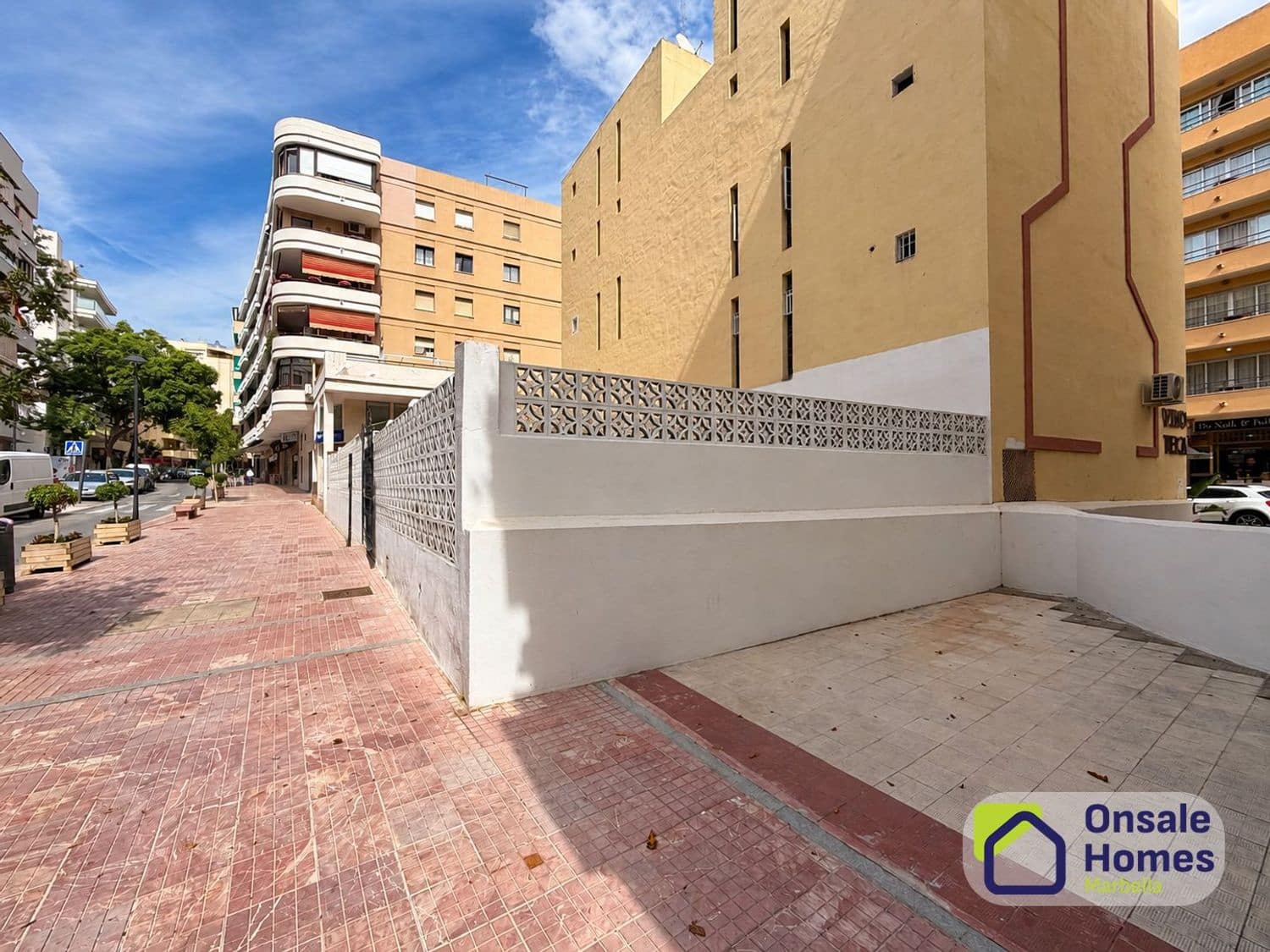 Commercial for sale in Marbella - € 250,000 (Ref: 10118521)