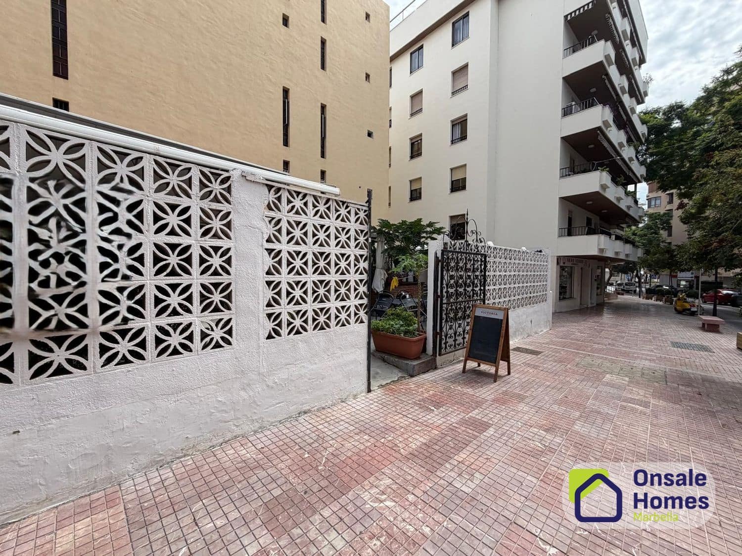 Commercial for sale in Marbella - € 250,000 (Ref: 10118521)