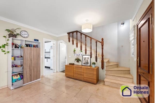 4 sypialnia Dom na sprzedaż w Torrecilla - La Cañada, Marbella z basenem garażem - 590 000 € (Ref: 10118522)