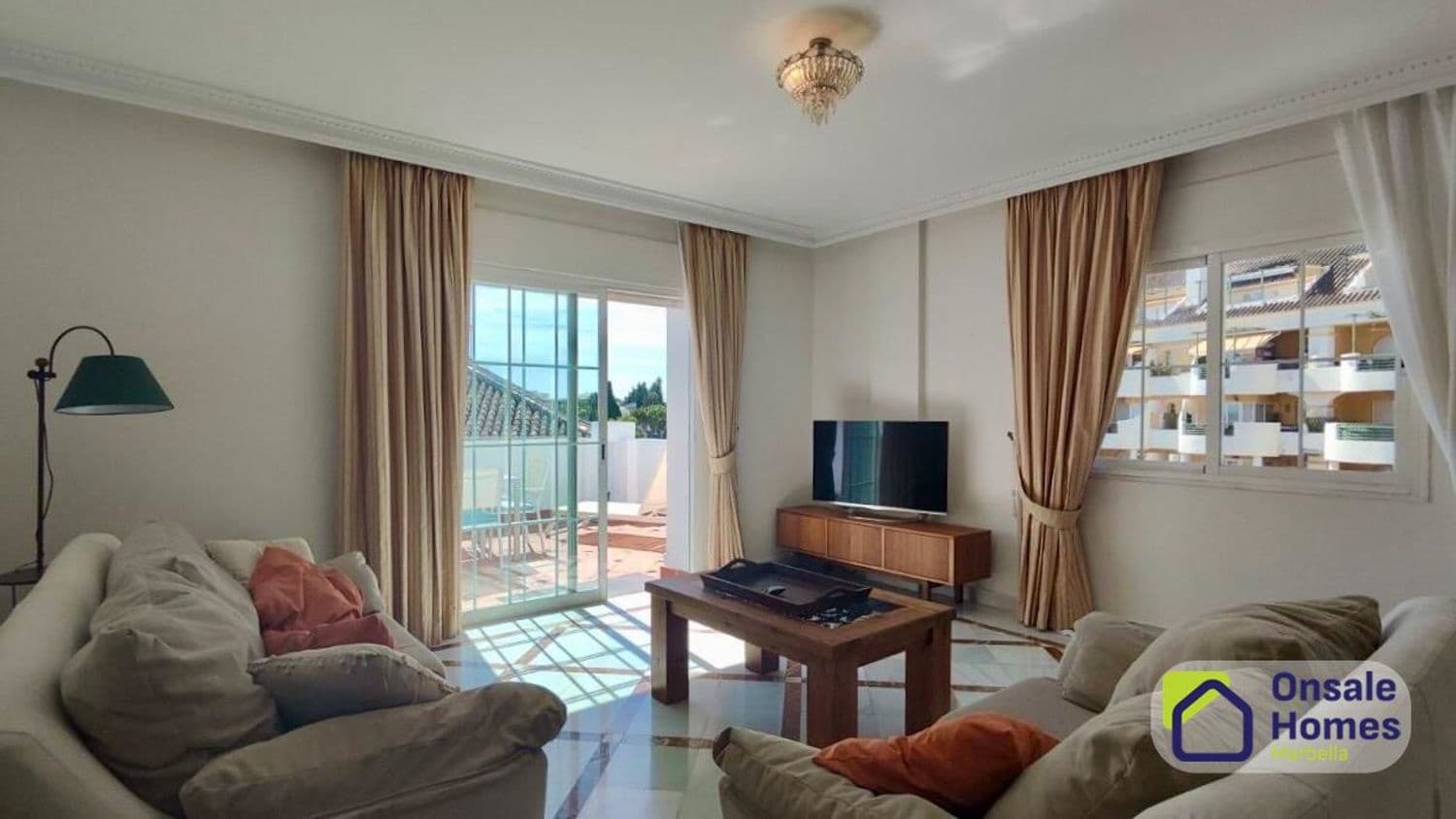 2 bedroom Apartment for rent in Nueva Andalucia with pool garage - € 2,100 (Ref: 10127636)