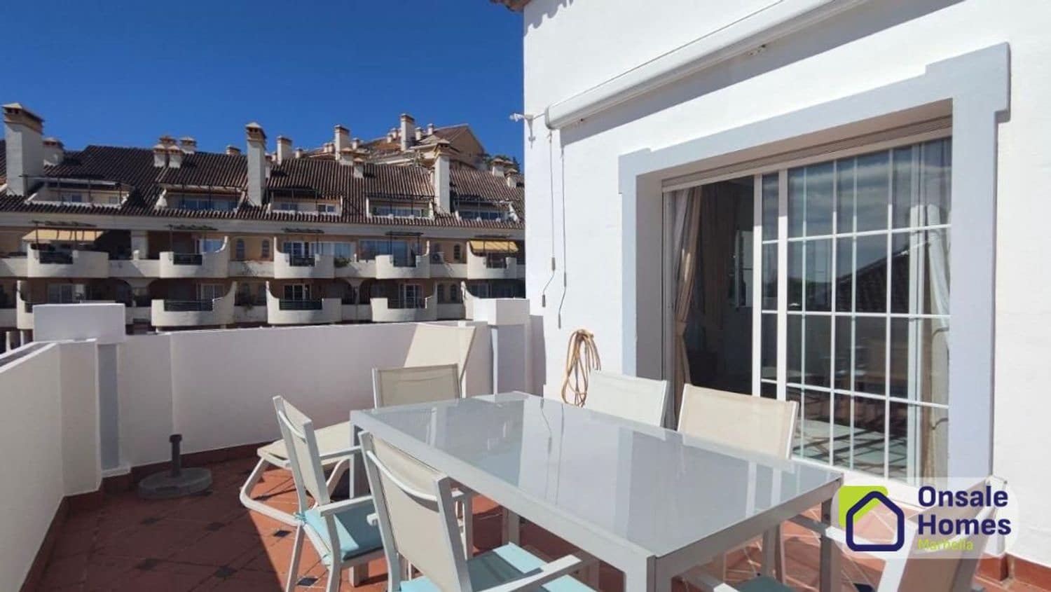 2 bedroom Apartment for rent in Nueva Andalucia with pool garage - € 2,100 (Ref: 10127636)