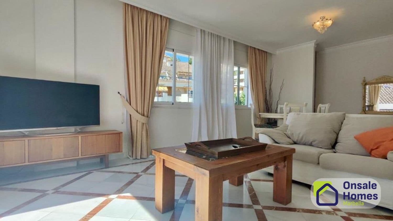 2 bedroom Apartment for rent in Nueva Andalucia with pool garage - € 2,100 (Ref: 10127636)