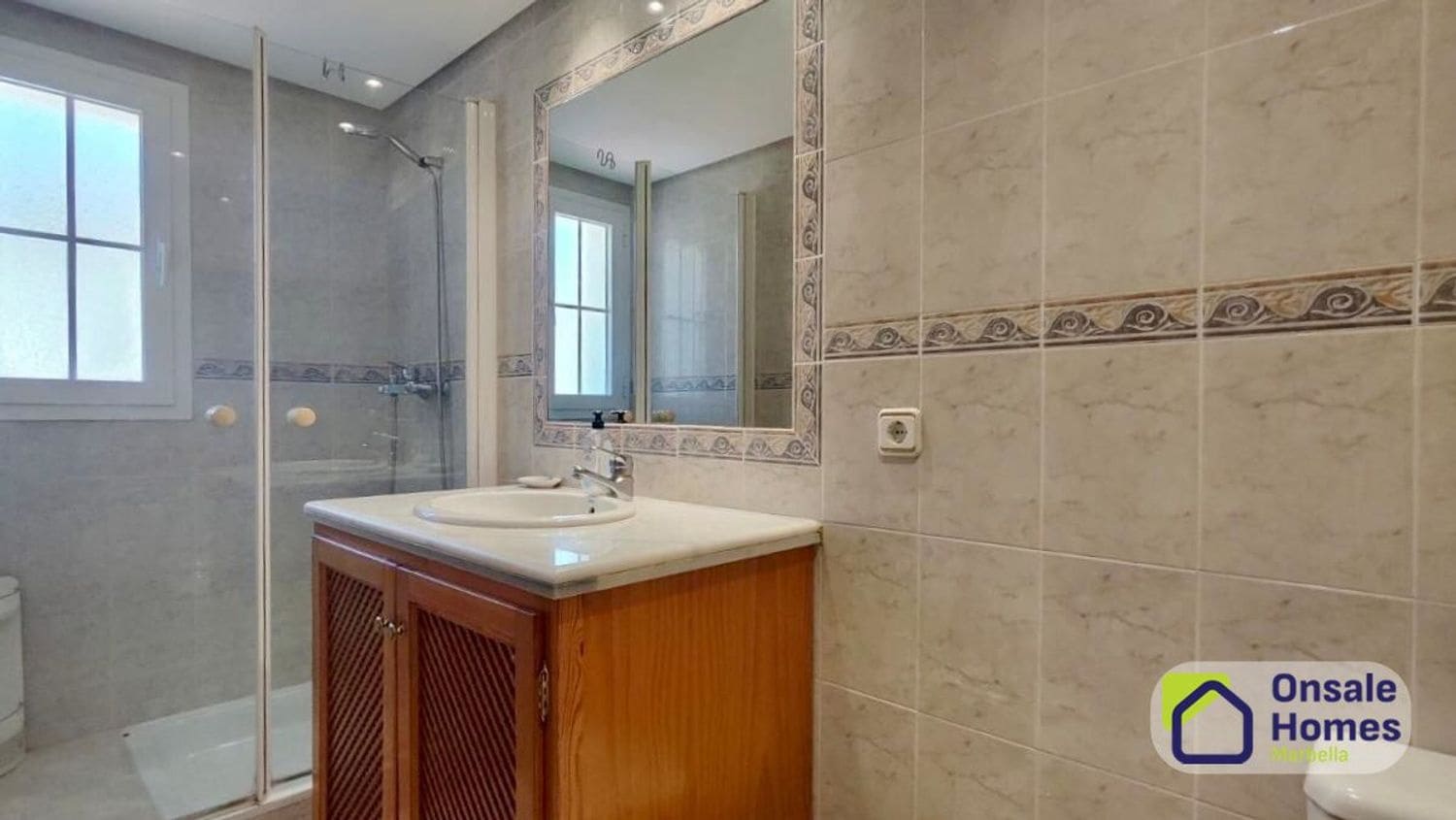 2 bedroom Apartment for rent in Nueva Andalucia with pool garage - € 2,100 (Ref: 10127636)