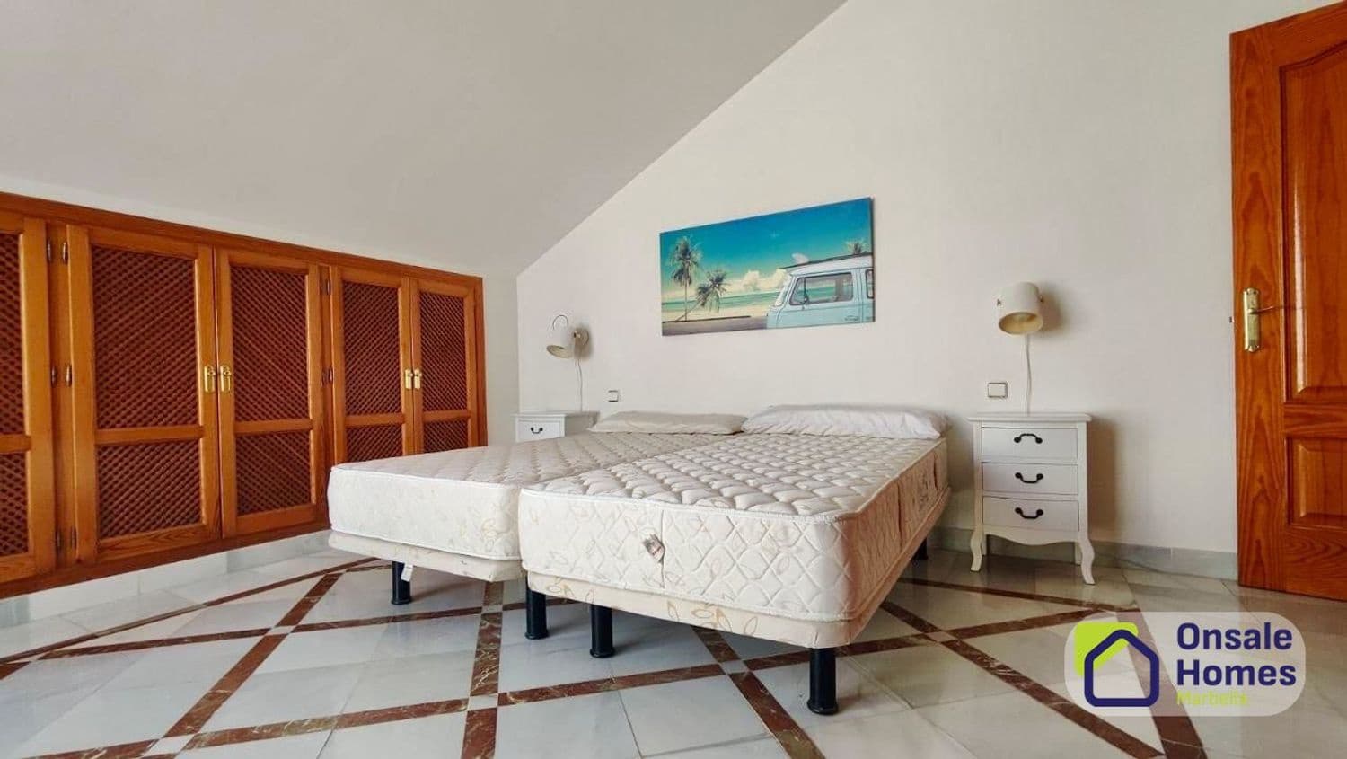 2 bedroom Apartment for rent in Nueva Andalucia with pool garage - € 2,100 (Ref: 10127636)