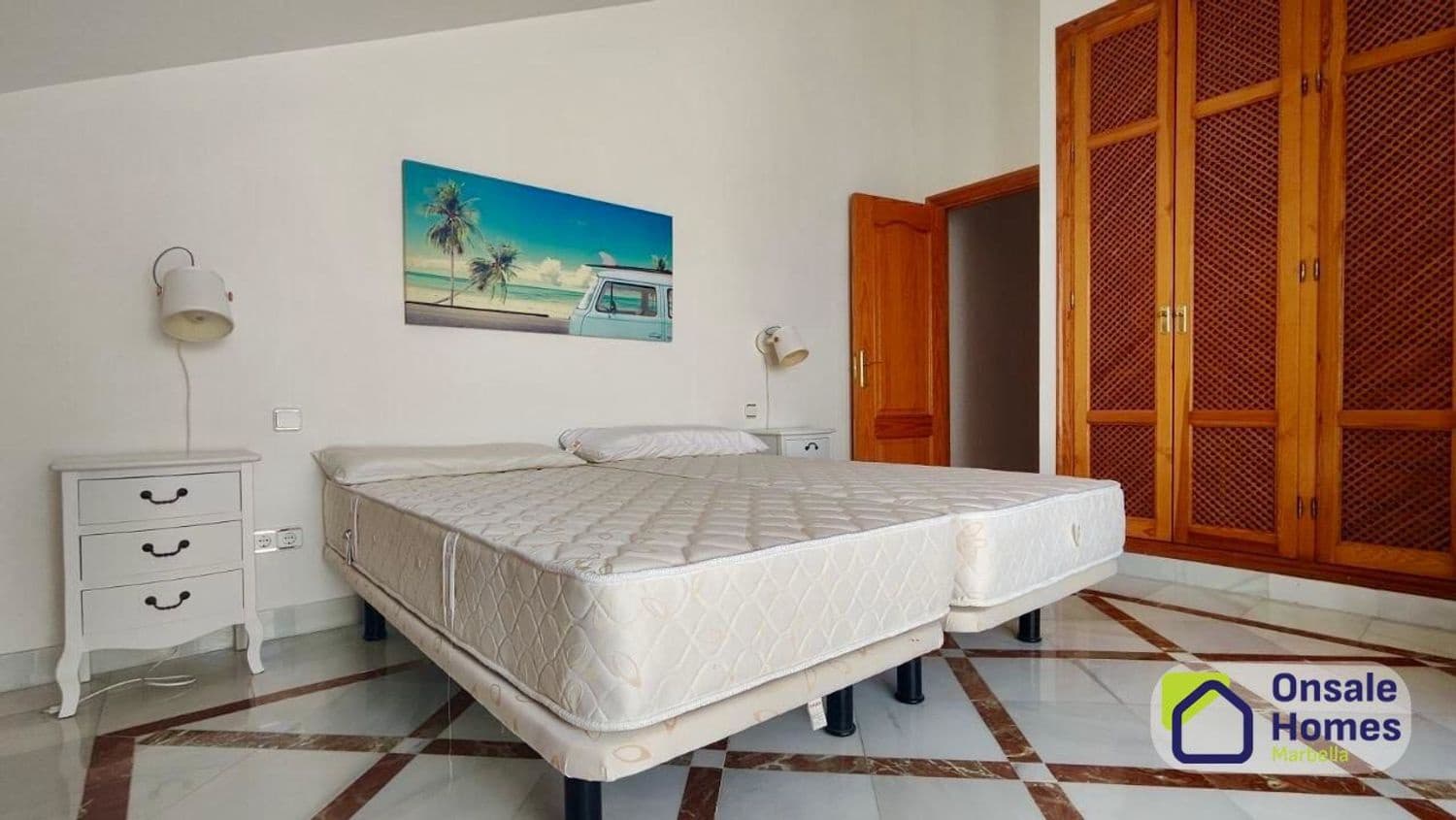 2 bedroom Apartment for rent in Nueva Andalucia with pool garage - € 2,100 (Ref: 10127636)