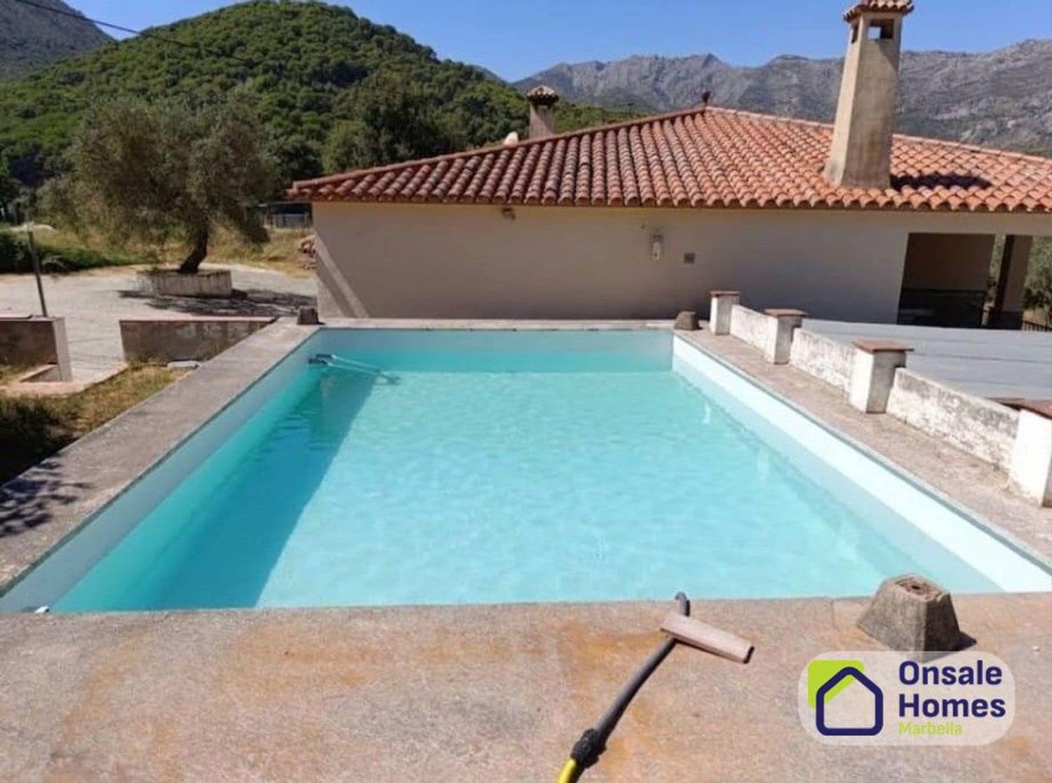 4 sovrum Villa att hyra i Ojen med pool garage - 3 000 € (Ref: 10135535)