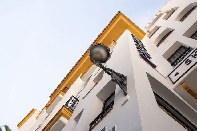 Commercial for rent in Playa de Fontanilla, Marbella - € 2,500 (Ref: 10141499)