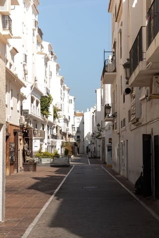 Commercial for rent in Playa de Fontanilla, Marbella - € 2,500 (Ref: 10141499)