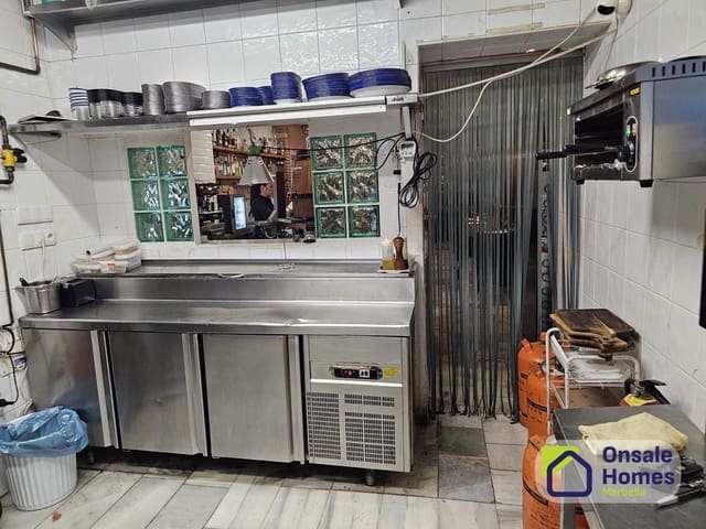 Commercial for rent in Playa de Fontanilla, Marbella - € 2,500 (Ref: 10141499)