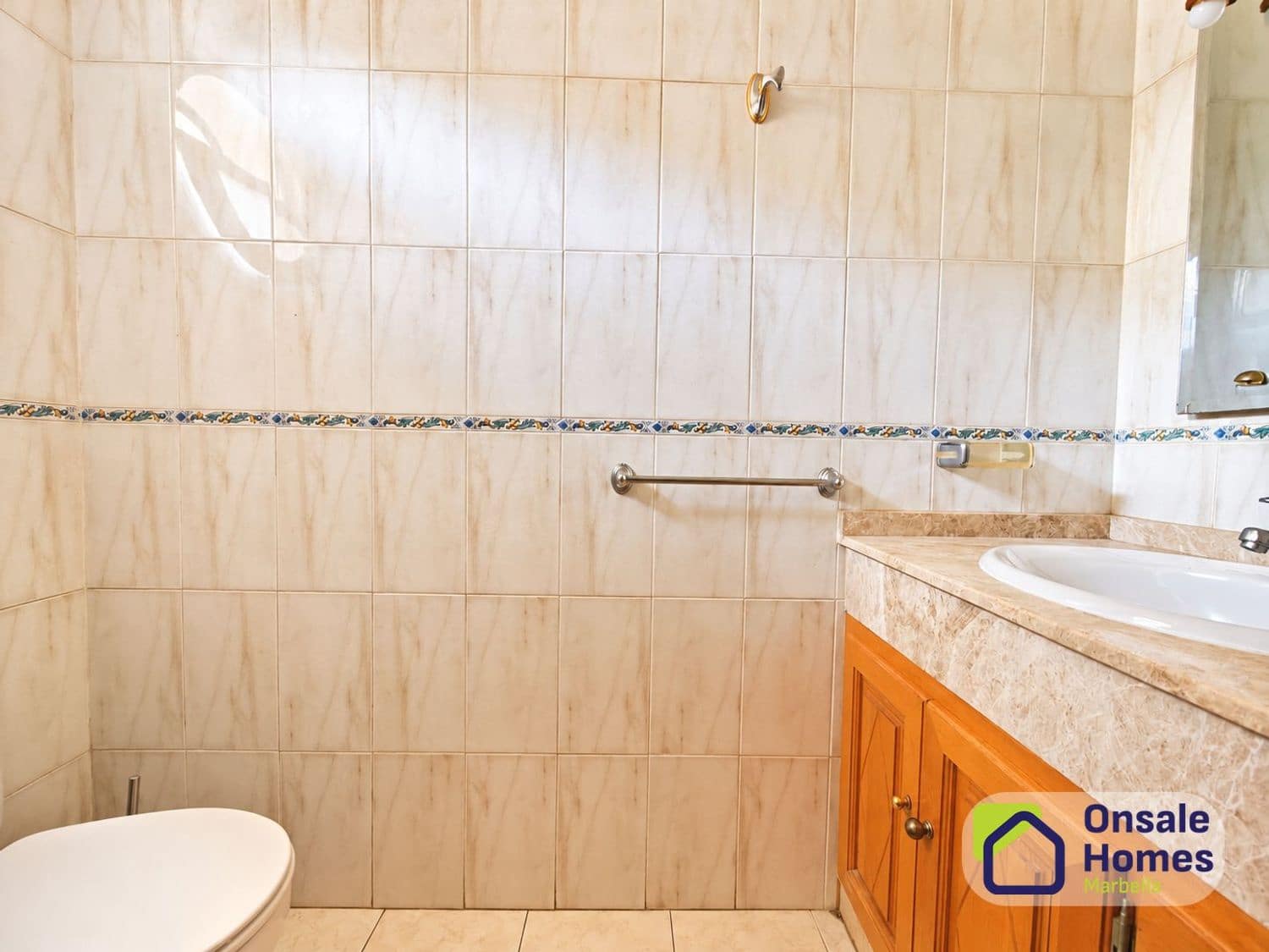 4 Zimmer Haus zu verkaufen in Marbella mit Pool Garage - 650.000 € (Ref: 10148210)