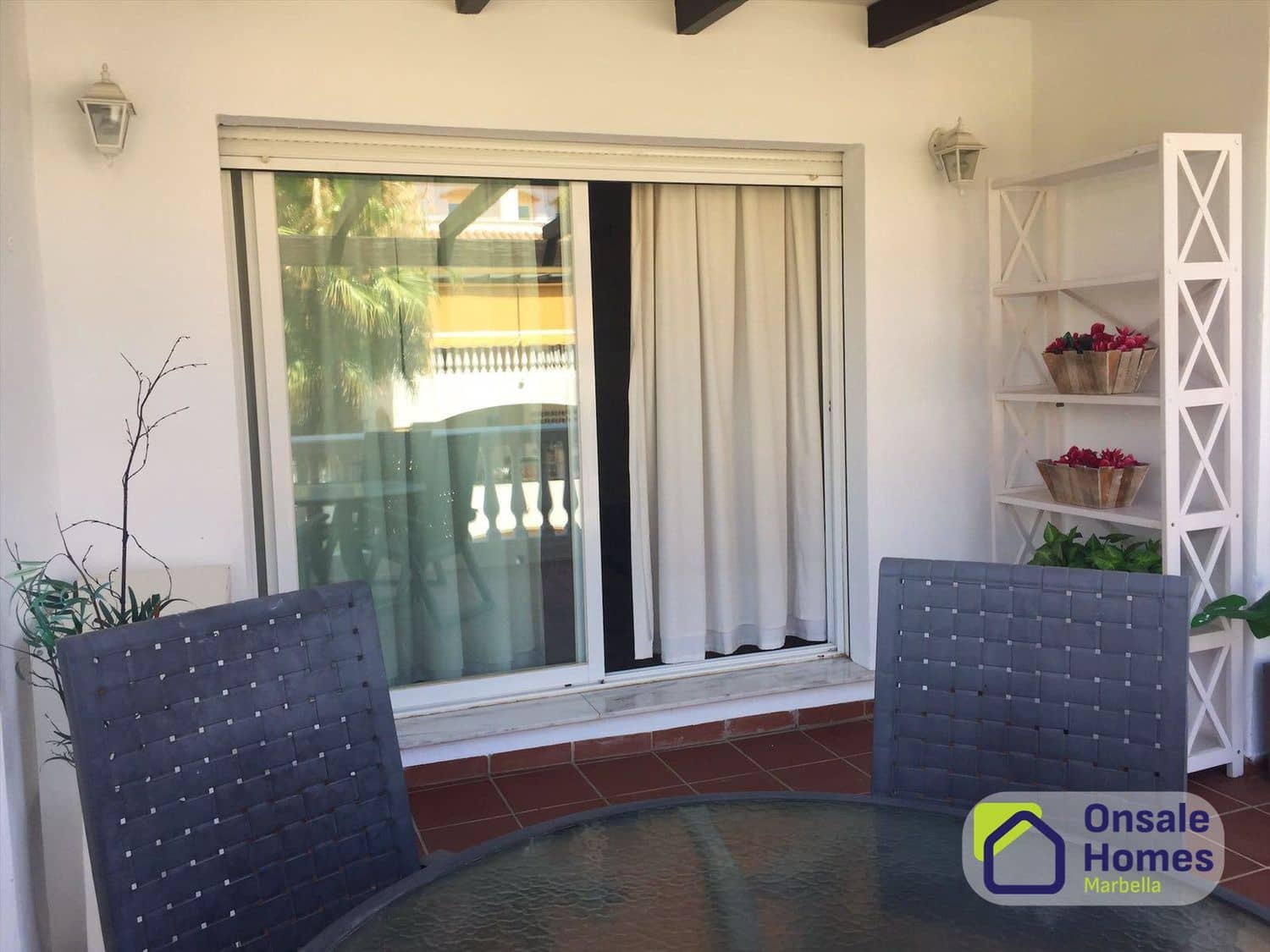 2 soverom Leilighet til salgs i Nueva Andalucia med svømmebasseng garasje - € 450 000 (Ref: 10176119)