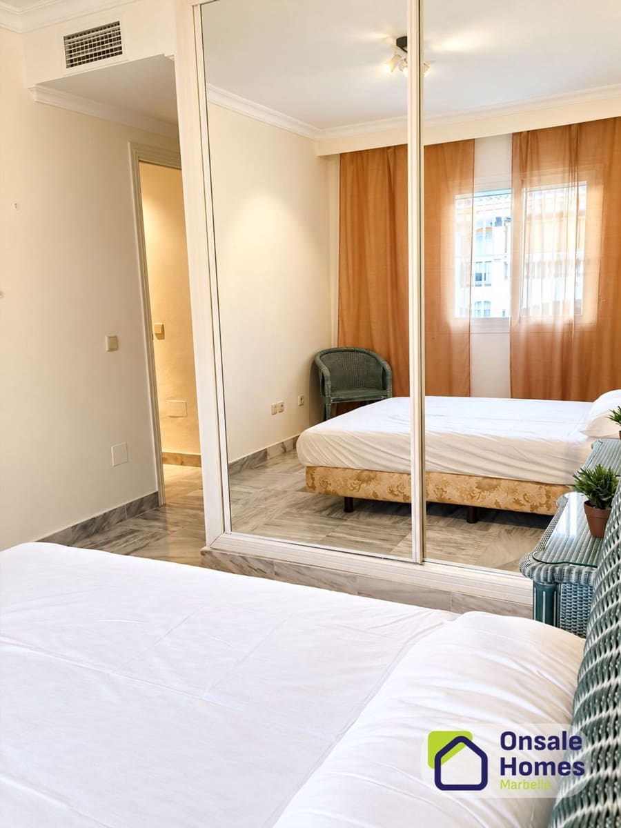 2 soverom Leilighet til salgs i Nueva Andalucia med svømmebasseng garasje - € 450 000 (Ref: 10176119)