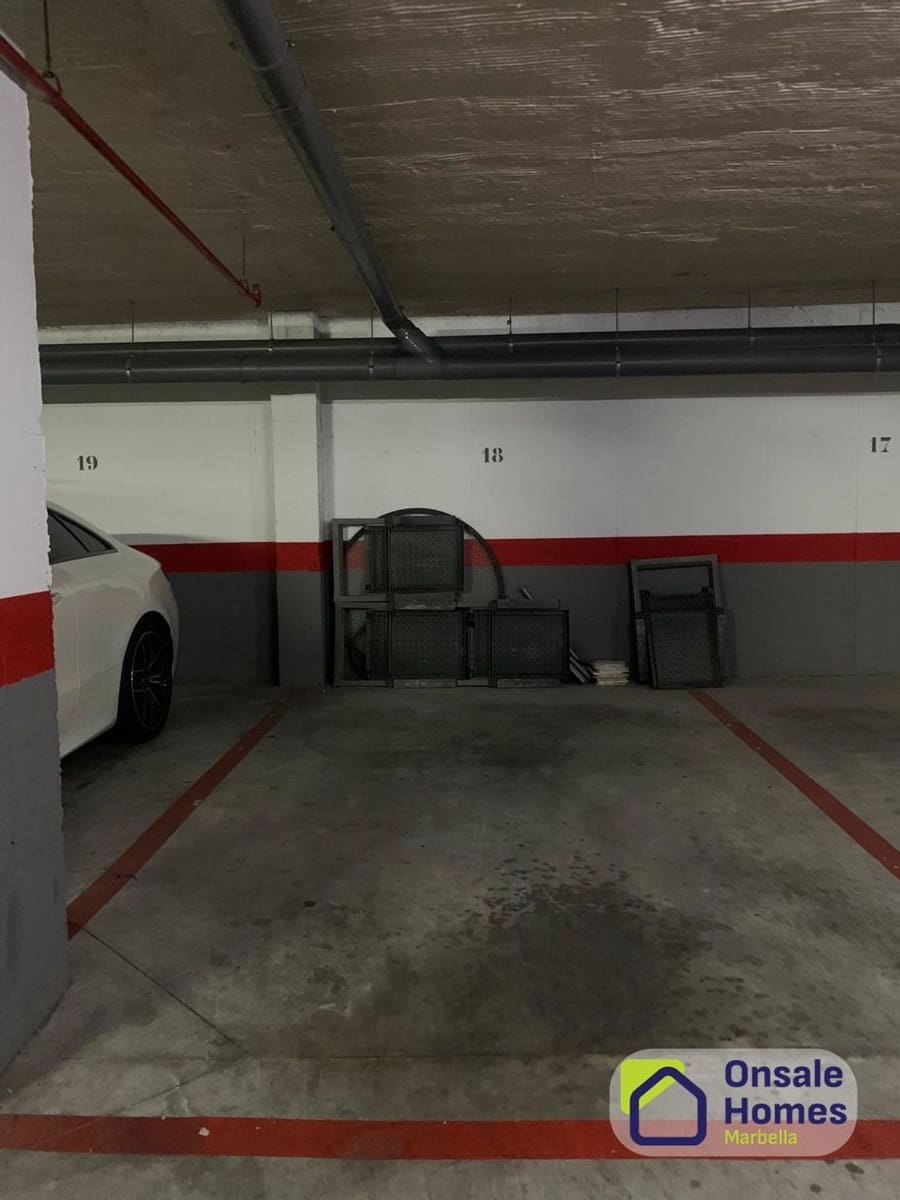 2 soverom Leilighet til salgs i Nueva Andalucia med svømmebasseng garasje - € 450 000 (Ref: 10176119)