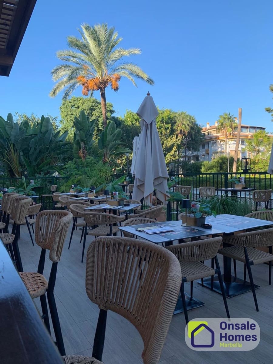 2 soverom Leilighet til salgs i Nueva Andalucia med svømmebasseng garasje - € 450 000 (Ref: 10176119)