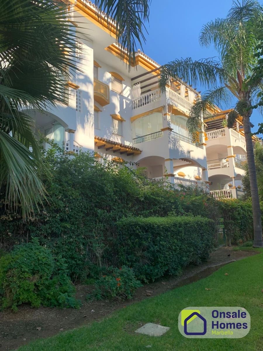 2 soverom Leilighet til salgs i Nueva Andalucia med svømmebasseng garasje - € 450 000 (Ref: 10176119)
