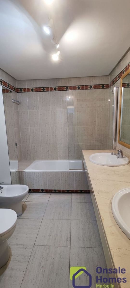1 sovrum Lägenhet att hyra i Marbella med garage - 1 300 € (Ref: 10186358)