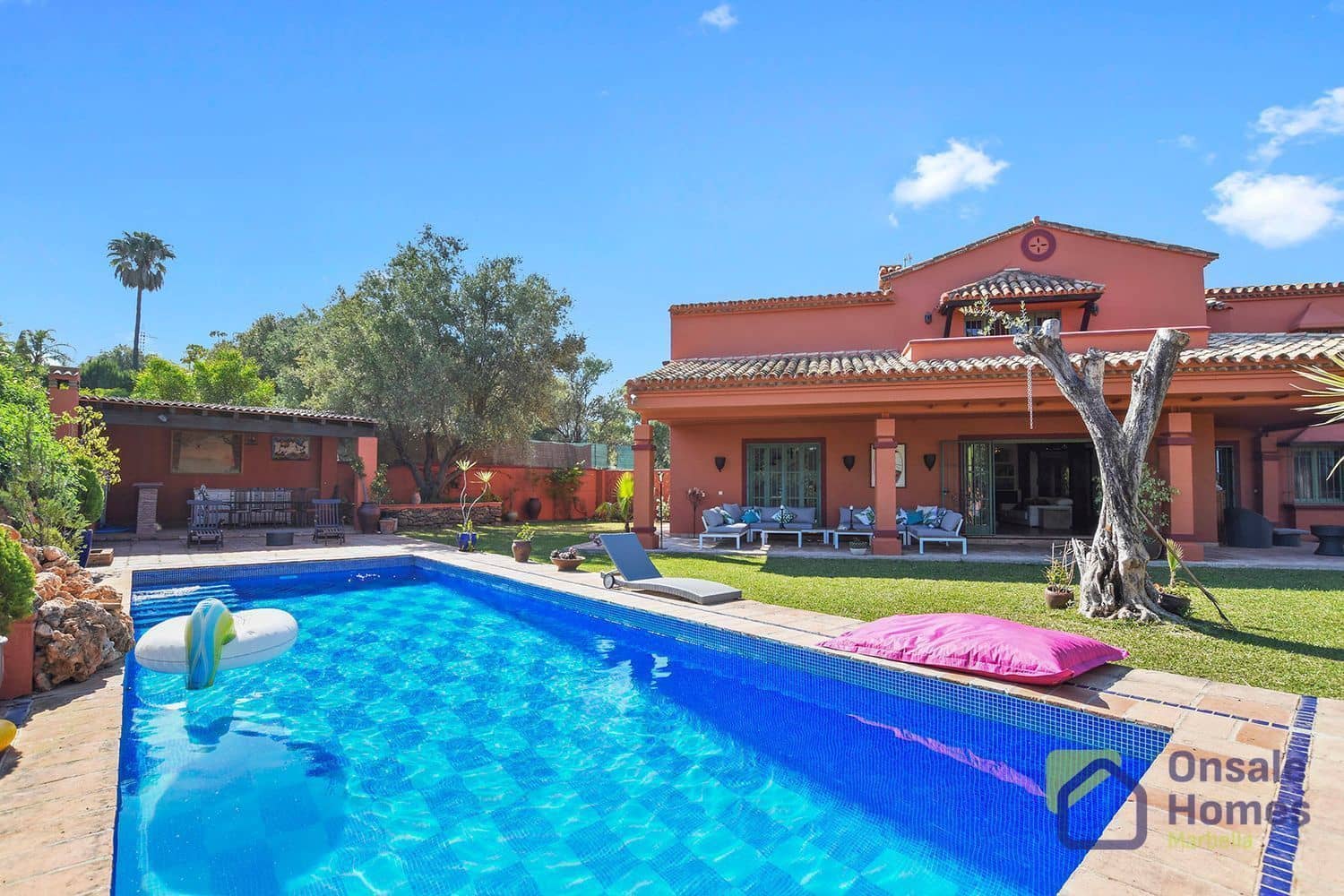 6 slaapkamer Villa te koop in Nueva Andalucia met zwembad garage - € 2.290.000 (Ref: 8569448)