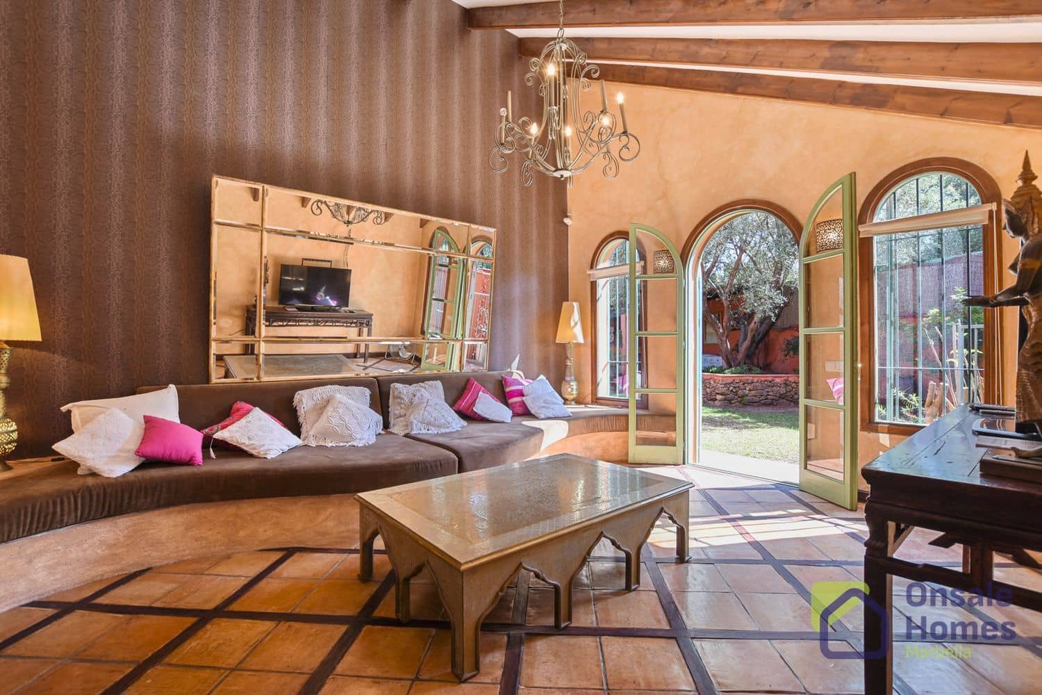 6 slaapkamer Villa te koop in Nueva Andalucia met zwembad garage - € 2.290.000 (Ref: 8569448)