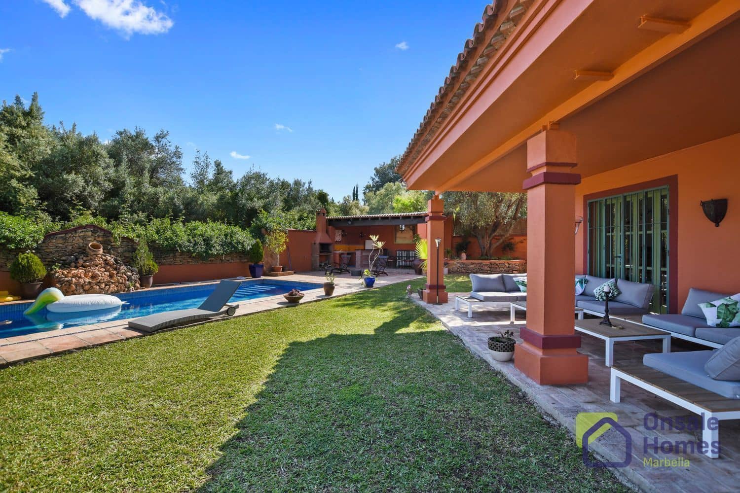 6 slaapkamer Villa te koop in Nueva Andalucia met zwembad garage - € 2.290.000 (Ref: 8569448)